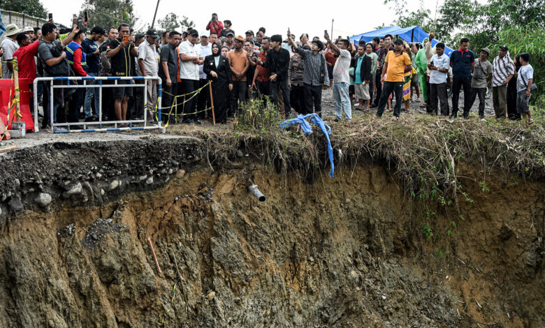 110926 GUBSU TINJAU RUAS JALAN PAMA SEMILIR 06.jpg 780x470 1
