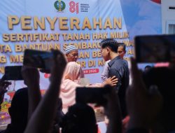 Gubernur Bobby Dampingi Wapres Gibran Serahkan Sertifikat Huntap di Sibolga, Warga Bersyukur Miliki Rumah untuk Ditempati Selamanya