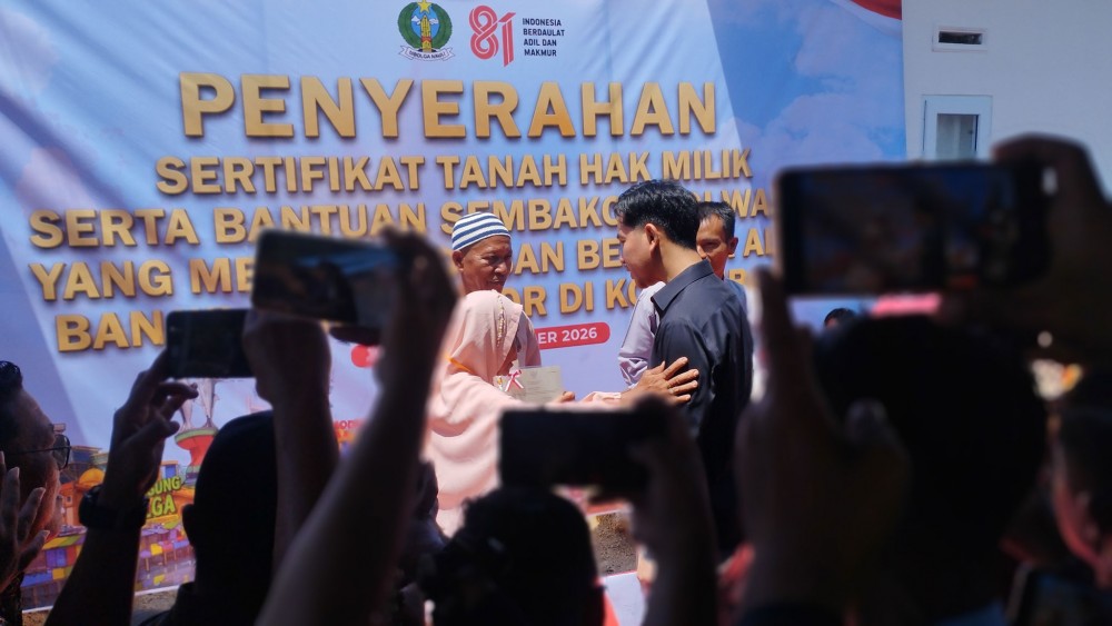 Gubsu Dampingi Wapres meninjau Huntap Parombunan Sibolga 7 jpg