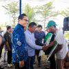 Demi Keluarga, 150 Penyelamat Lingkungan TPA Terjun Bertaruh Nyawa; Rico Waas Hadirkan Jaminan Perlindungan Sosial