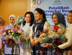 Pelatihan Merangkai Bunga dan Menghias Kukis, Airin Dorong Ibu Tunggal dan Anak Yatim Kembangkan Keterampilan