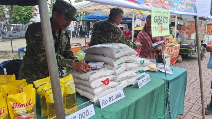 peringati hut ke81 tni kodam ibb gelar bazar murah dan bagikan 5000 sembako di medan 2026 09 22 11 39 33 2641