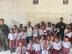 Mengajar Dengan Hati Untuk Generasi Penerus Bangsa, Pos Aroba Satgas Yonif 147/KGJ Gelar Giat Goes to School di SD YPPK Santo Andreas Distrik Aroba