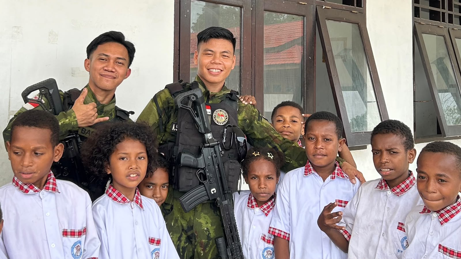 Mengajar Dengan Hati Untuk Generasi Penerus Bangsa, Pos Aroba Satgas Yonif 147/KGJ Gelar Giat Goes to School di SD YPPK Santo Andreas Distrik Aroba 2 IMG 20261025 WA0030