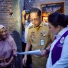 Puluhan Tahun Tinggal di Rumah Papan, Rico Waas Bantu Rosila dan Sundari Miliki Rumah Layak Huni
