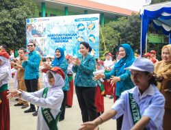 Airin Rico Waas dan Dokter Kecil Praktik Cuci Tangan, Tandai Peringatan Hari Cuci Tangan Sedunia di Medan